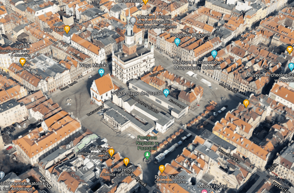 La plaza más colorida del Europa, desde el Aire