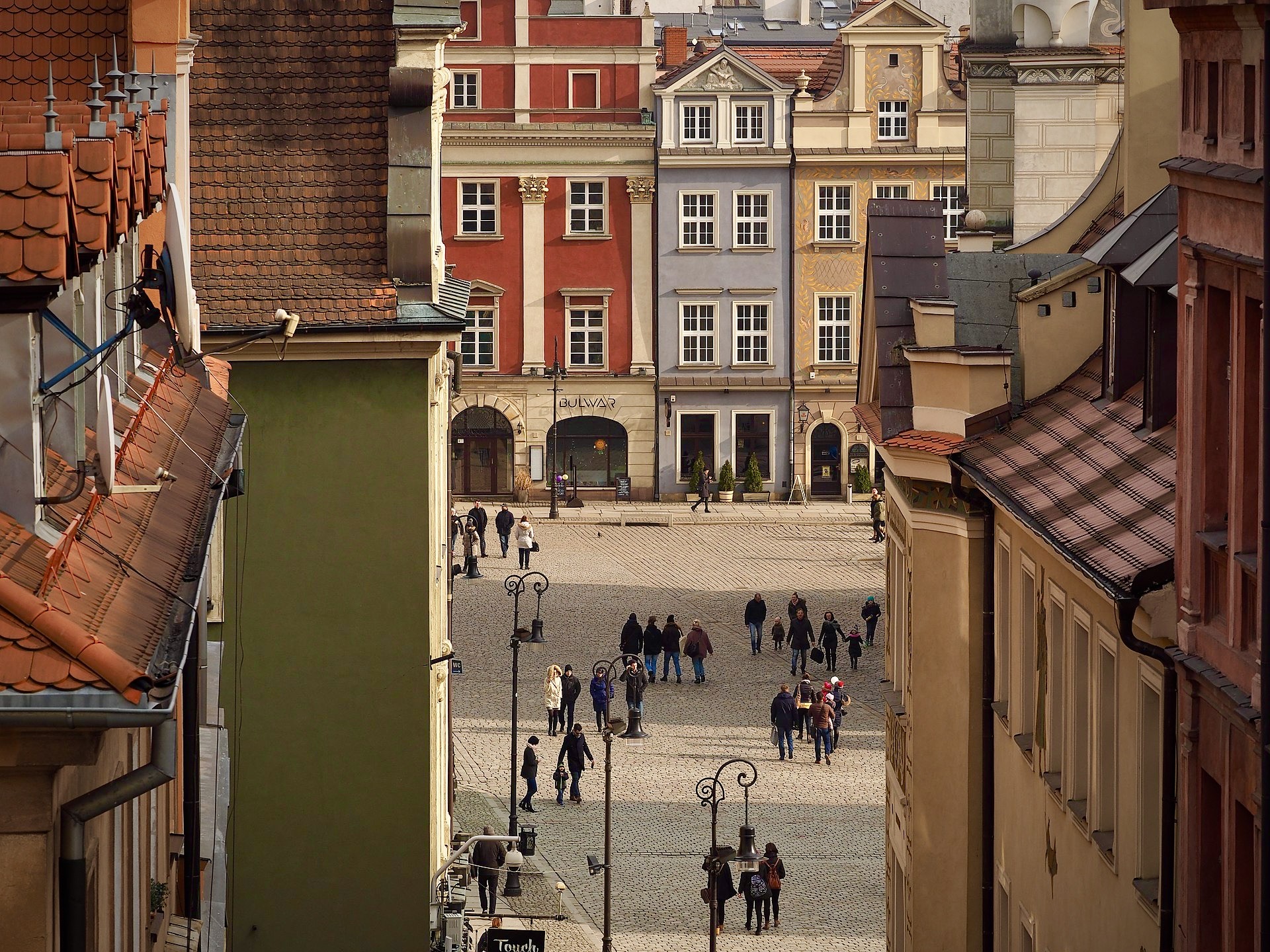 La plaza del Mercado Viejo de Poznan –la más colorida de Europa–, desde arriba
