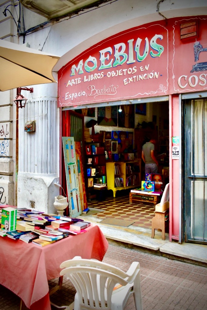 Librería Moebius, en la Ciudad Vieja de Montevideo