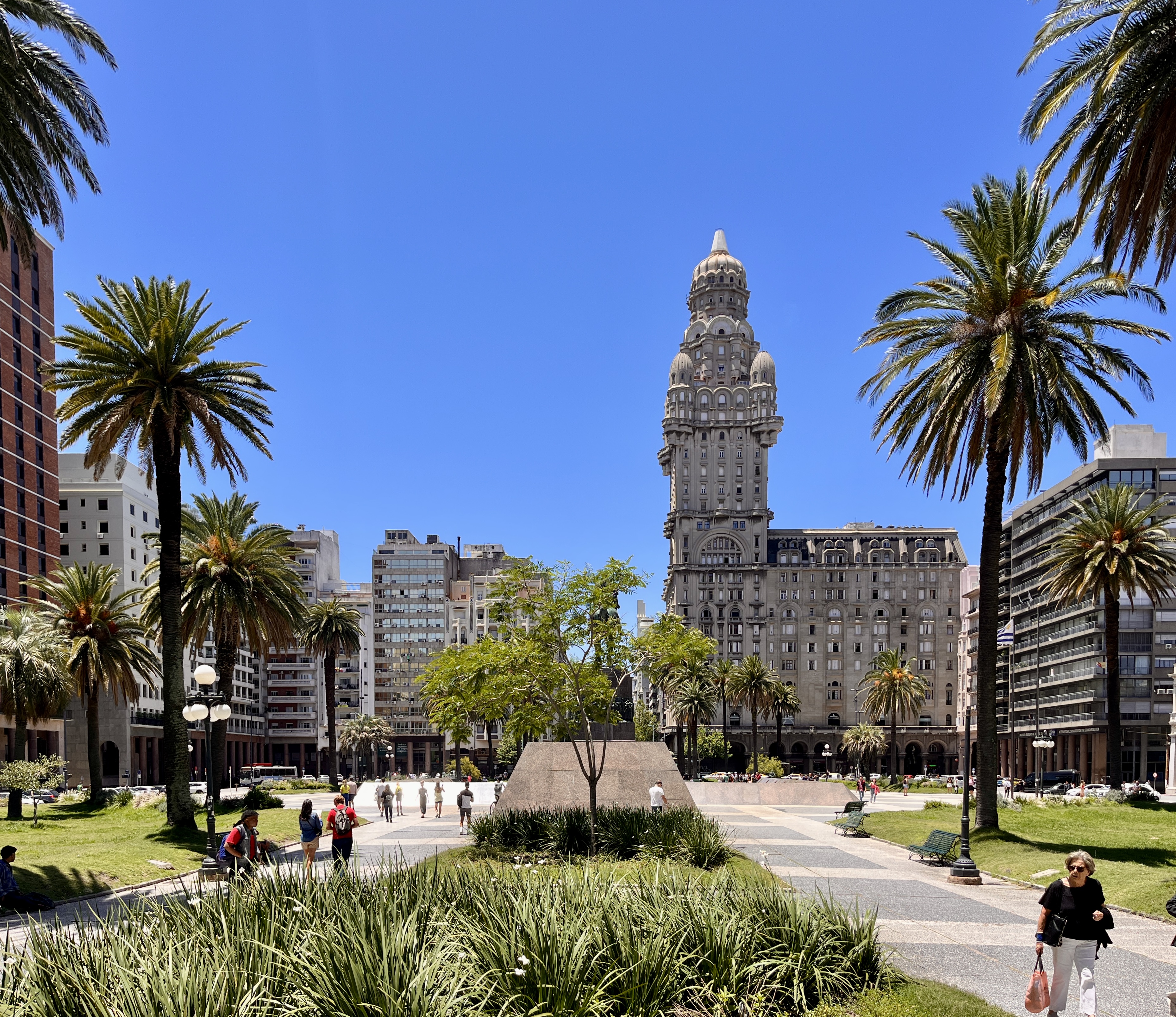 Palacios Salvo y Barolo